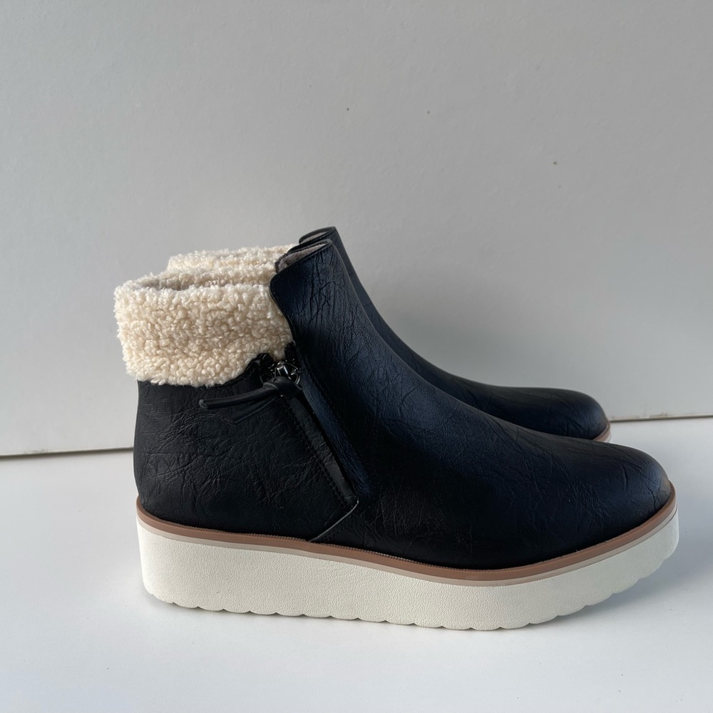 Black winter boots